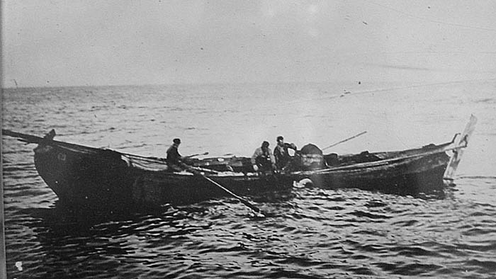 Шняка у Мурманского берега, 1907 год. Фото из коллекции Тора Иверсена. 